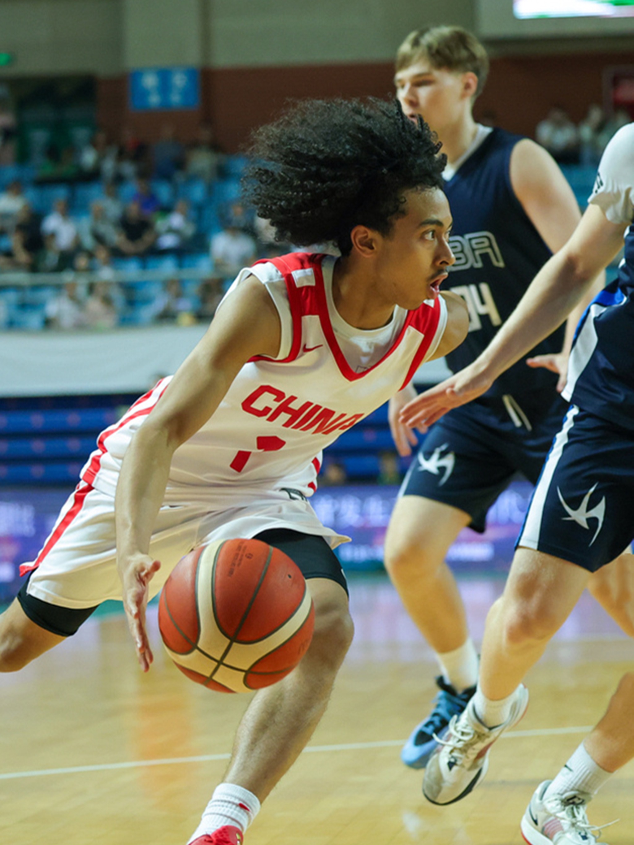 包含FIBA三篮世界杯：中国男队战胜加拿大队收获第二场胜利的词条